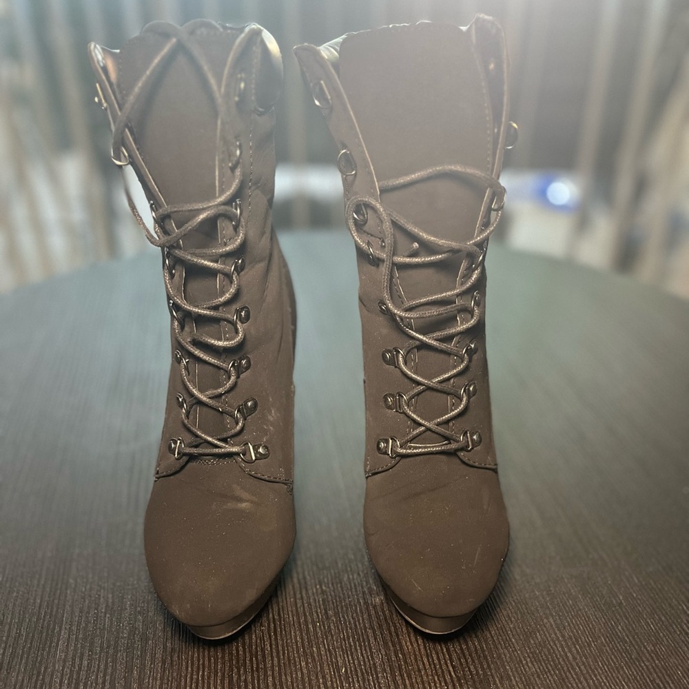 I call these my J Lo boots lol! Size 10